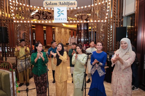 Datuk Nora Ariffin and Birkin International Hotel Spread Pre-Festive Joy to Orphans