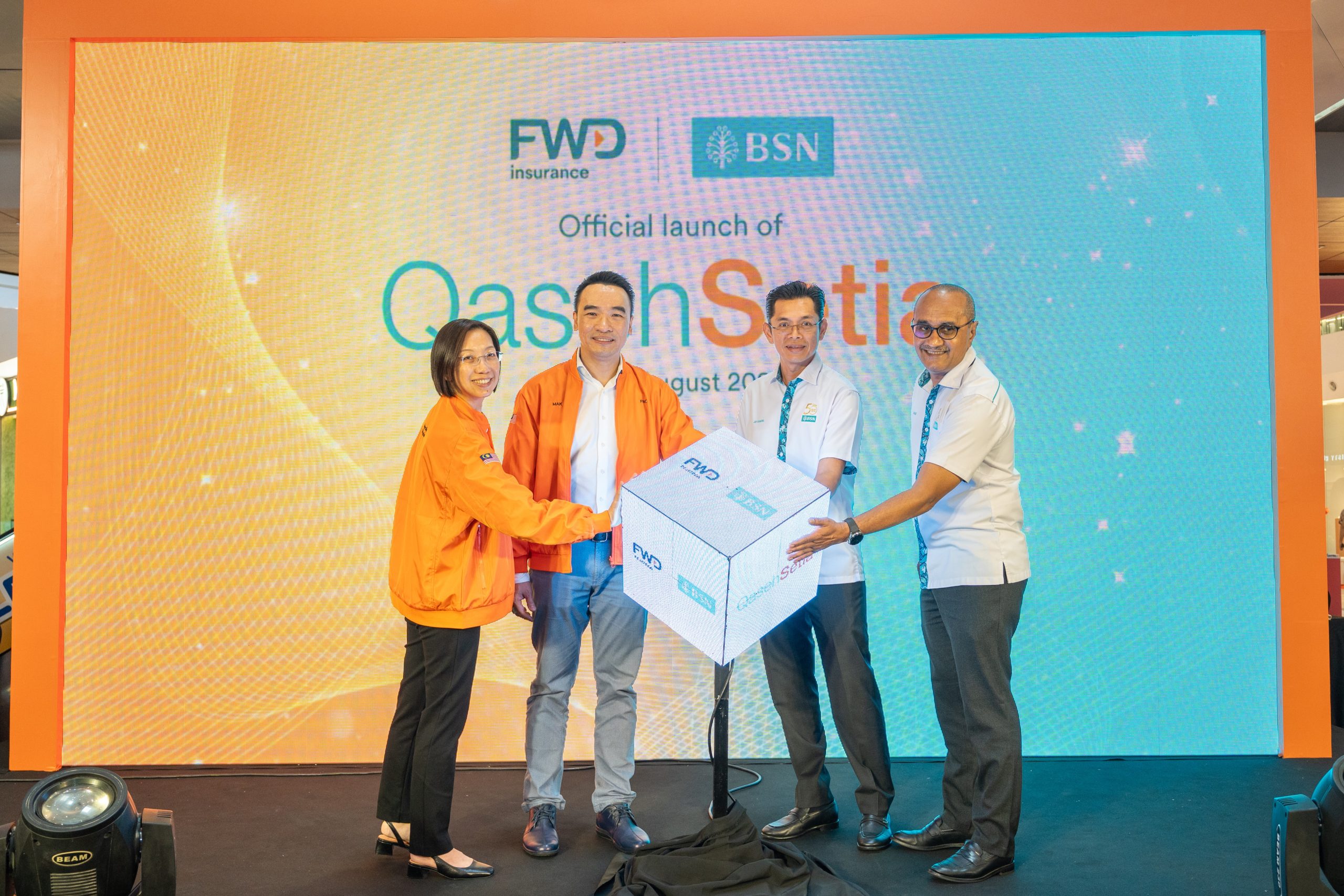 The official launch of Qaseh Setia by FWD Insurance Berhad (“FWD Insurance”) and its longstanding bancassurance partner, Bank Simpanan Nasional (“BSN”) at MyTOWN, Kuala Lumpur (From Left to Right) Ms Tang Ai Hoong, Chief Operations Officer, FWD Insurance Mr Mak See Sen, Chief Executive Officer, FWD Insurance Encik Jay Khairil, Chief Executive, BSN Encik Mujibburrahman Abdul Rashid, Deputy Chief Executive, BSN