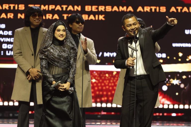 Ernie Zakri & Ade Govinda