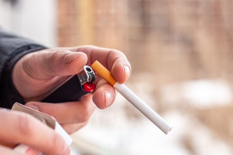 Doctors warn that habits like smoking, eating too much red meat, and skipping check-ups are increasing men’s cancer risk—but taking proactive steps can make a difference.