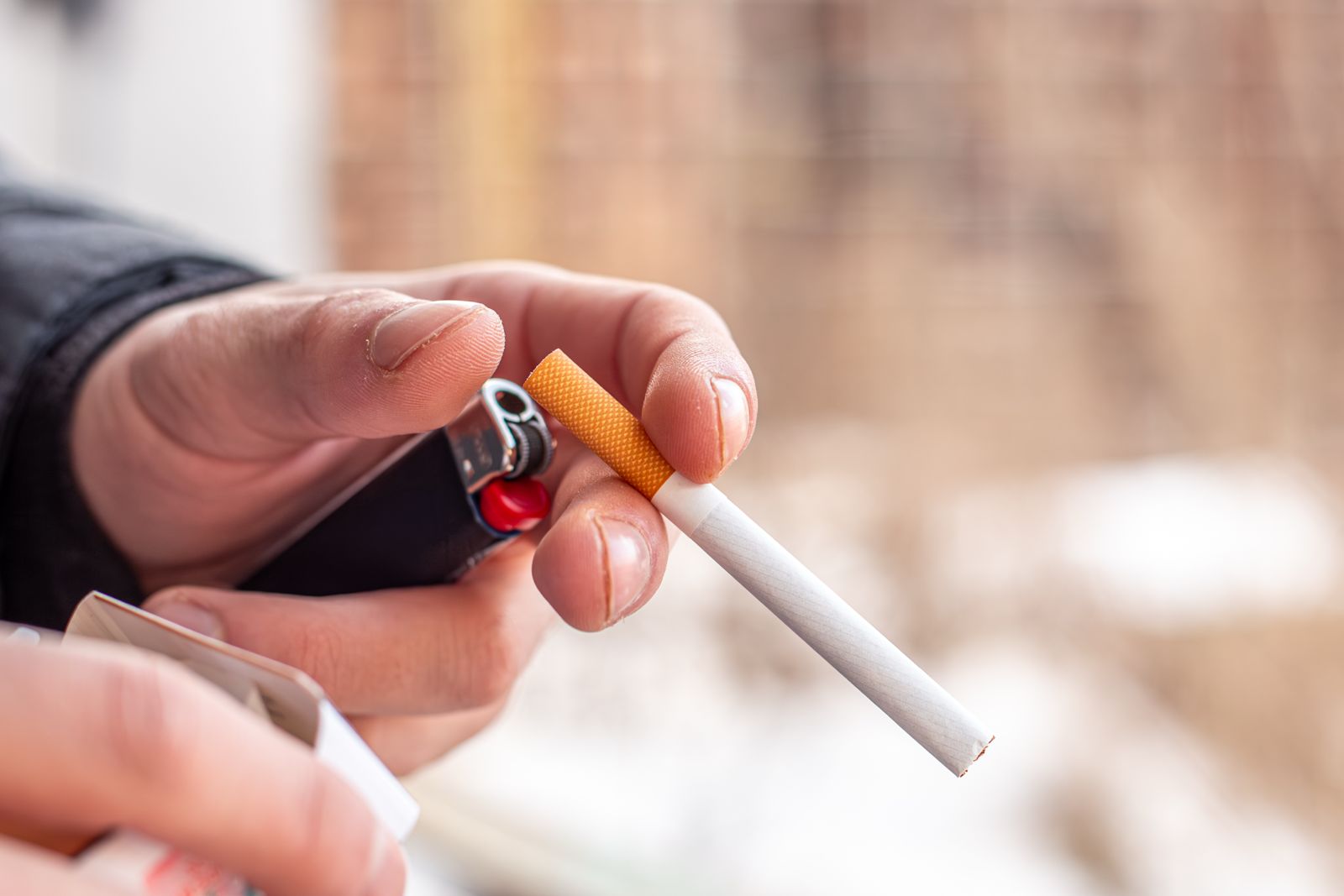 Doctors warn that habits like smoking, eating too much red meat, and skipping check-ups are increasing men’s cancer risk—but taking proactive steps can make a difference.