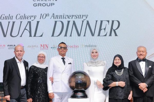 Dari kiri ke kanan 1.Syed Zulkifli Bin Syed Ismail 2.Jamilah Binti Yusof 3.Syed Abdul Muiz Bin Syed Zulkifli 4.Nor Arieni Adriena Binti Mohd Ritzal 5.Nor Aini Binti Muhid 6.Mohd Ritzal Bin Abdullah