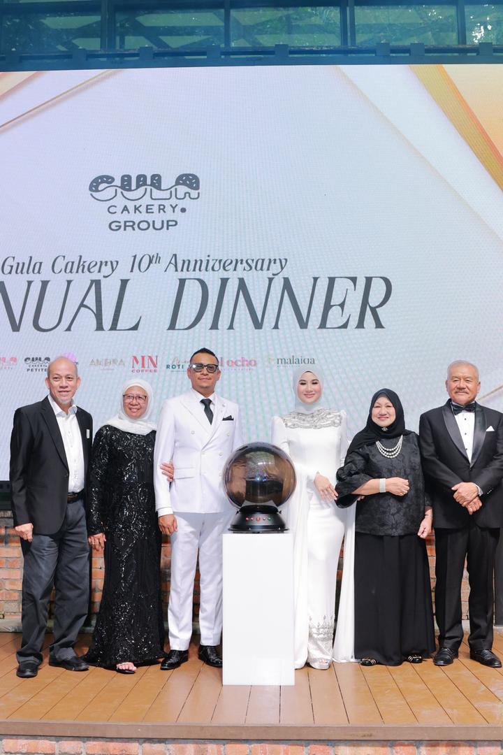 Dari kiri ke kanan 1.Syed Zulkifli Bin Syed Ismail 2.Jamilah Binti Yusof 3.Syed Abdul Muiz Bin Syed Zulkifli 4.Nor Arieni Adriena Binti Mohd Ritzal 5.Nor Aini Binti Muhid 6.Mohd Ritzal Bin Abdullah