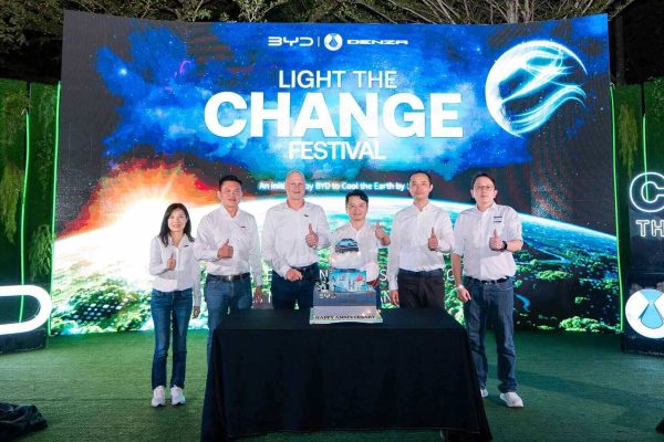 (Left to Right) Adeline Lew, Managing Director of BYD Sime Motors; Jeffrey Gan, Managing Director of Southeast Asia, Sime Motors; Andrew Basham, Managing Director of Sime Motors; Eagle Zhao, Managing Director of BYD Malaysia; Jacob Ma Wei, Deputy General Manager of BYD Malaysia, and Kent Wong, Head of Sales Planning of BYD Malaysia.