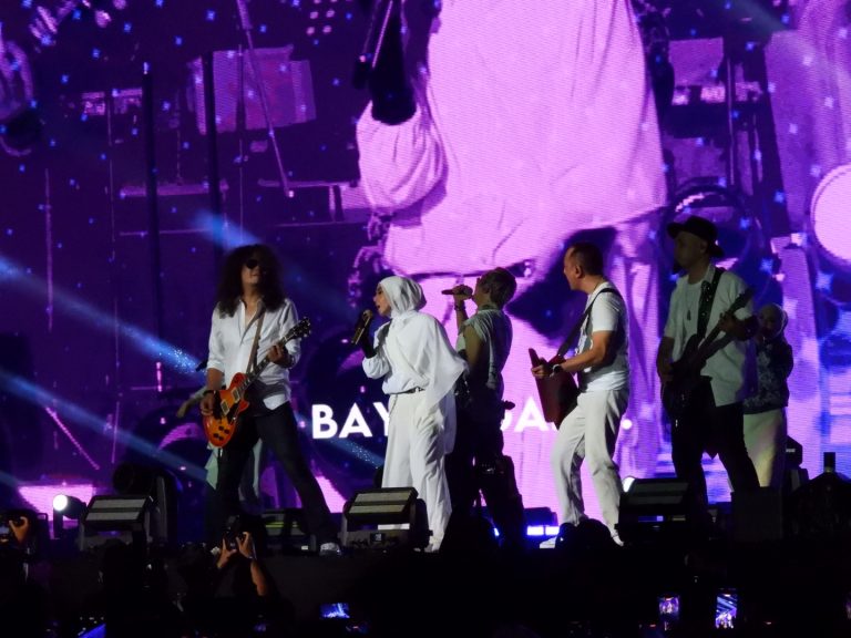 Sejarah Baharu Terukir Buat Ratu Rock Ella Bersama Peminat Setia
