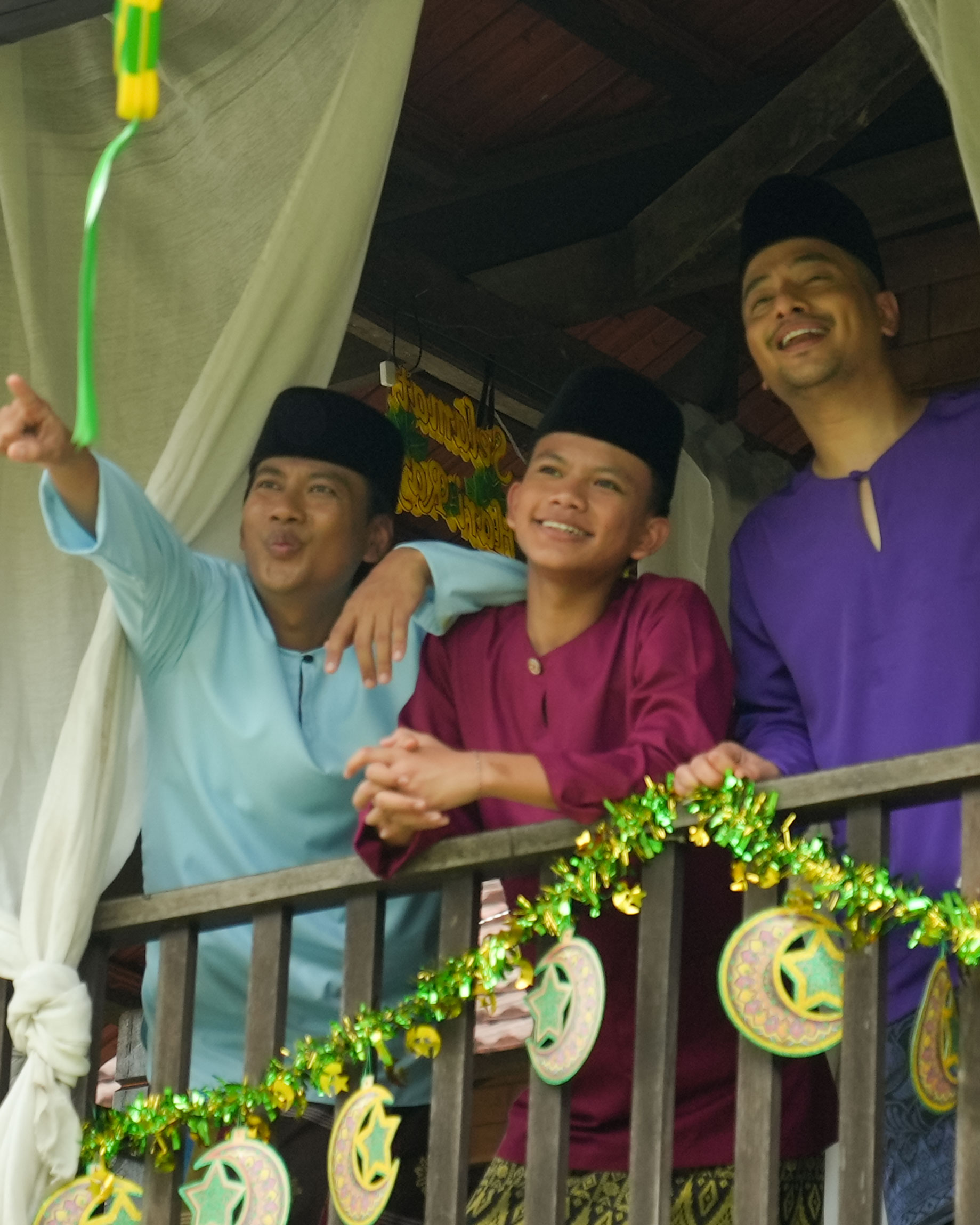 “Raya Yay Yay” Tampil Penuh Energi, Menggabungkan Dafi, Ryan Bakery & Farel Prayoga dalam Satu Karya