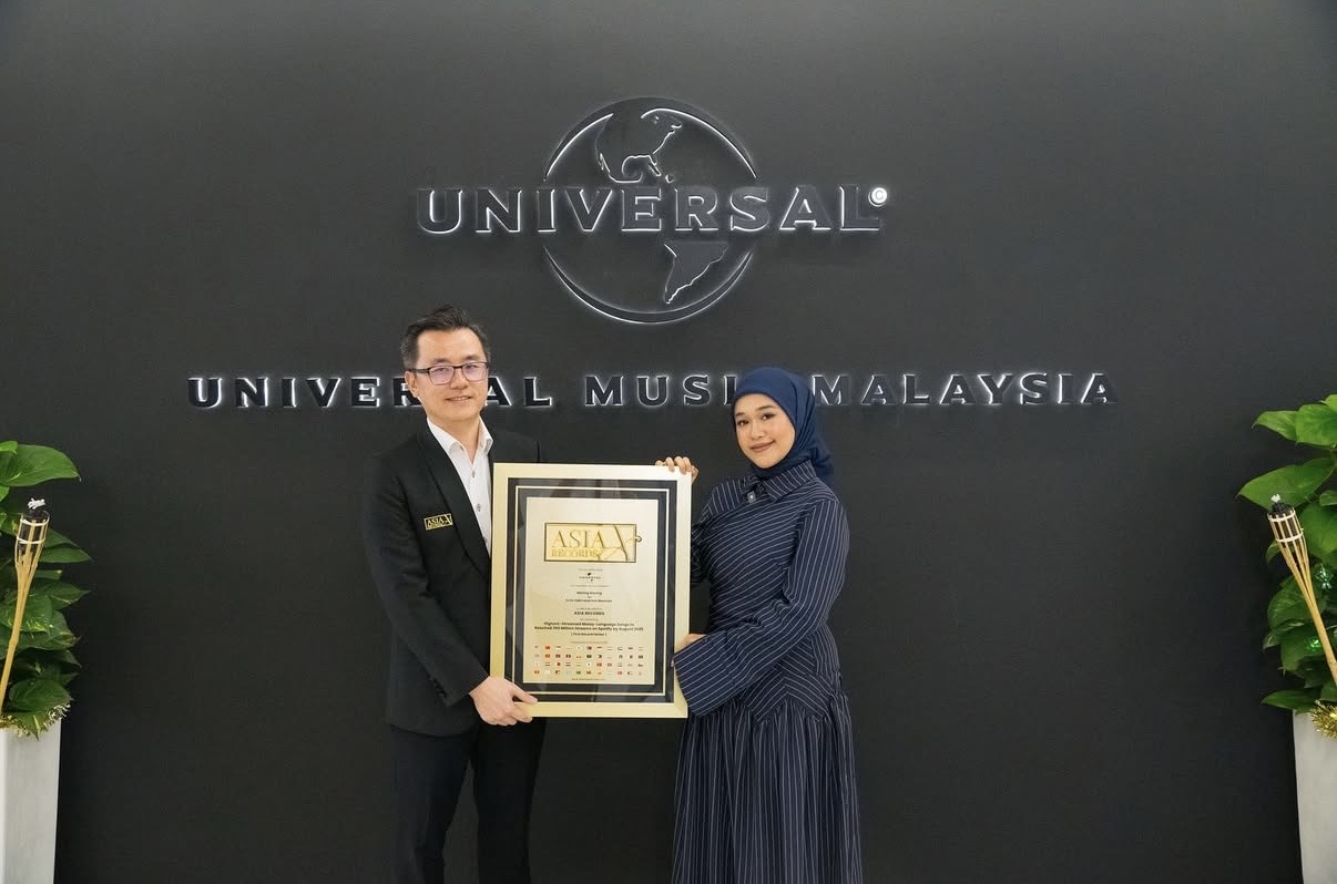 Ernie Zakri & Ade Govinda Ukir Sejarah, “Masing Masing” Diiktiraf Asia Book of Records Dengan 236 Juta Penstriman