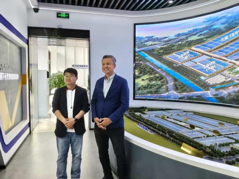 5. L-R YingTao Hao (Director SVOLT Energy Technology Co. Ltd., Azarol Faizi (CEO Bateriku) (1)