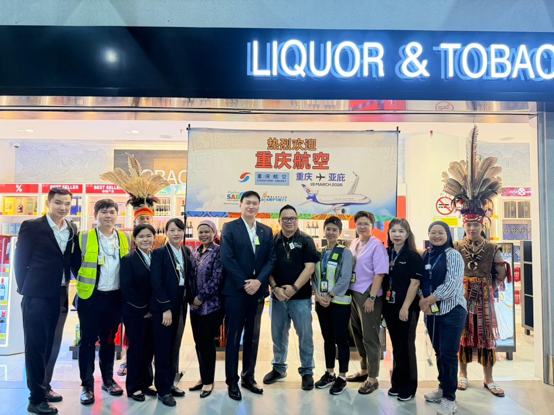 A commemorative photo session with Tourism Malaysia representatives, along with Sabah Tourism Board and Chongqing