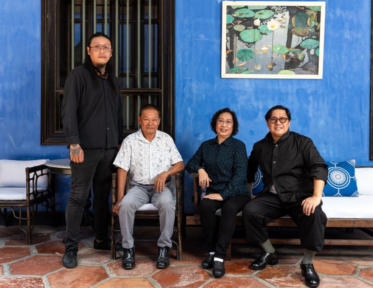 Malaysia-based artisan team_ © Photo_ Lim Chun Huang @ Cheong Fatt Sze Mansion