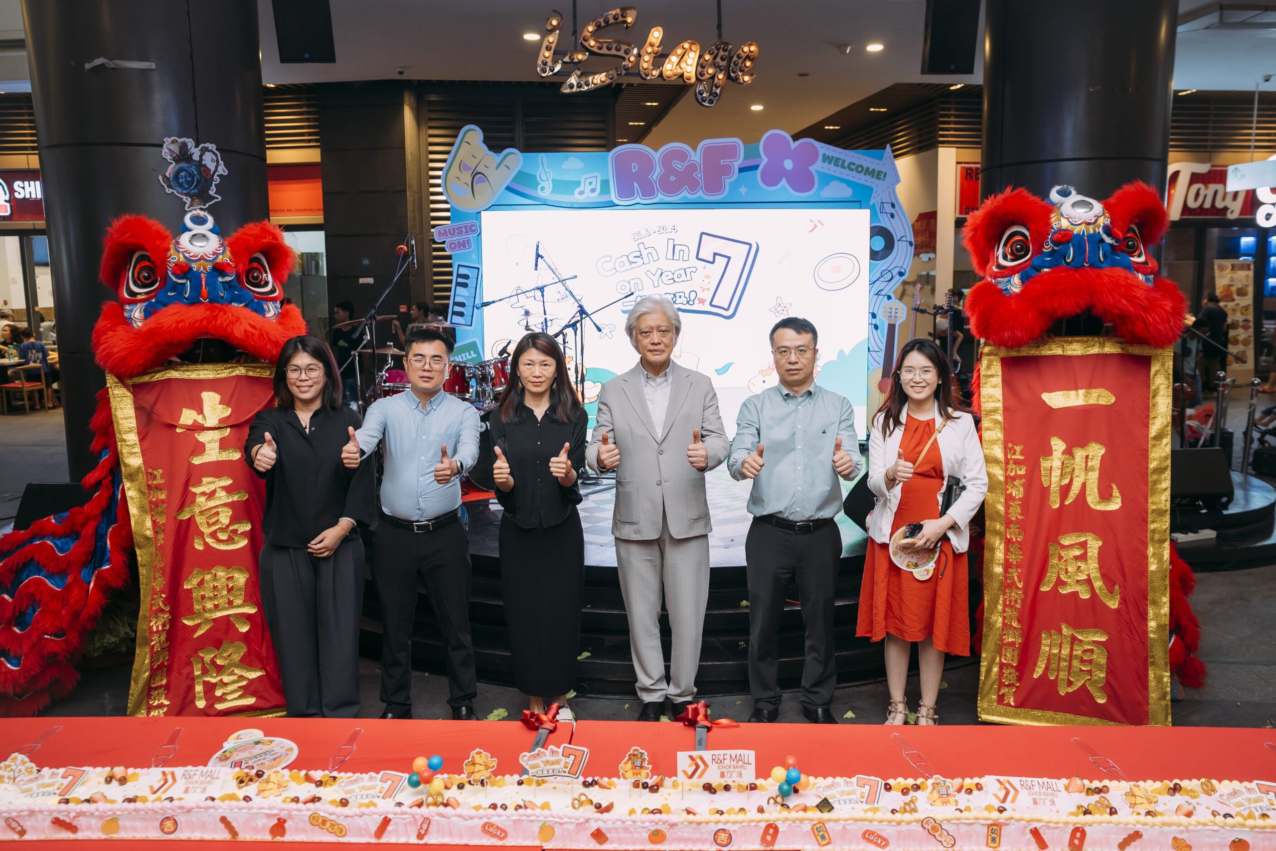 Mr. Li Ming Liang, Chairman of R&F Properties Malaysia, delivered an opening speech at the 7th Anniversary ceremony, expressing his sincere appreciation for the continuous support from property owners.