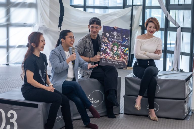 [Kiri ke kanan] Nana Shan Liew, Pengarah Viva Vertical; Kayleen Ortiz, Juara Pole Antarabangsa dan Pengarah Kreatif Polecats Manila; Noah Yap, Pengarah Persembahan dan Artistik Alice Lost in Wonderland;  serta Dr. Soo Wincci, penyanyi, pelakon, usahawan dan ahli akademik Malaysia