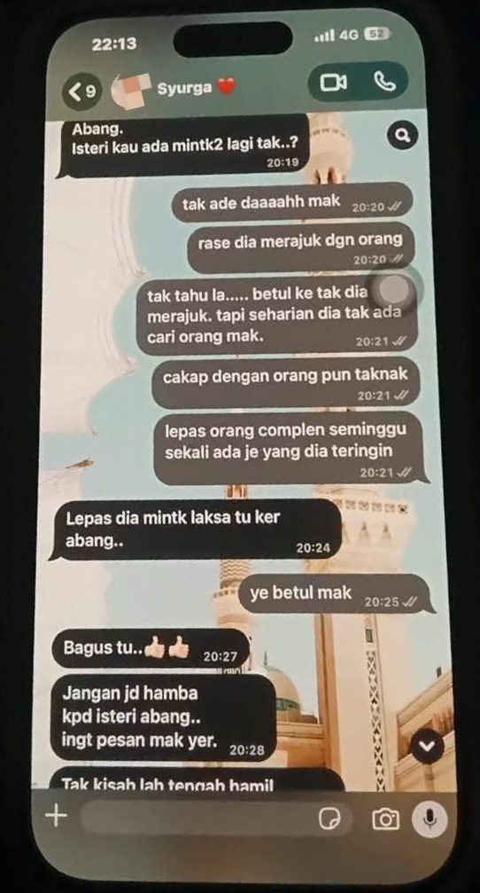 Tangkap layar perbualan WhatsApp tular berkaitan isu hamba isteri yang mempunyai persamaan dengan konflik drama Suamiku Anak Mak
