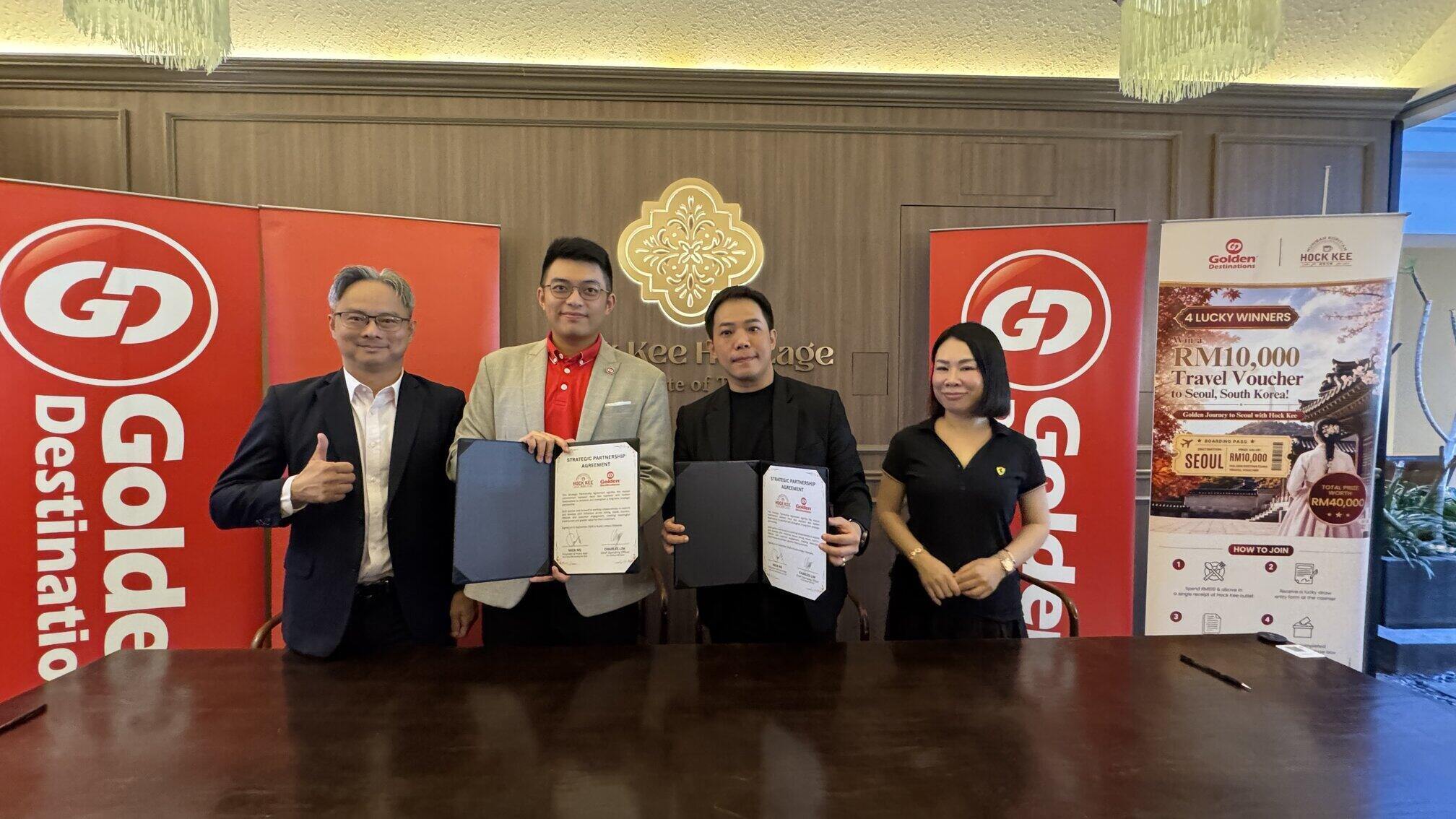 Wakil pengurusan Hock Kee Kopitiam dan Golden Destinations memeterai perjanjian kerjasama strategik peringkat kebangsaan