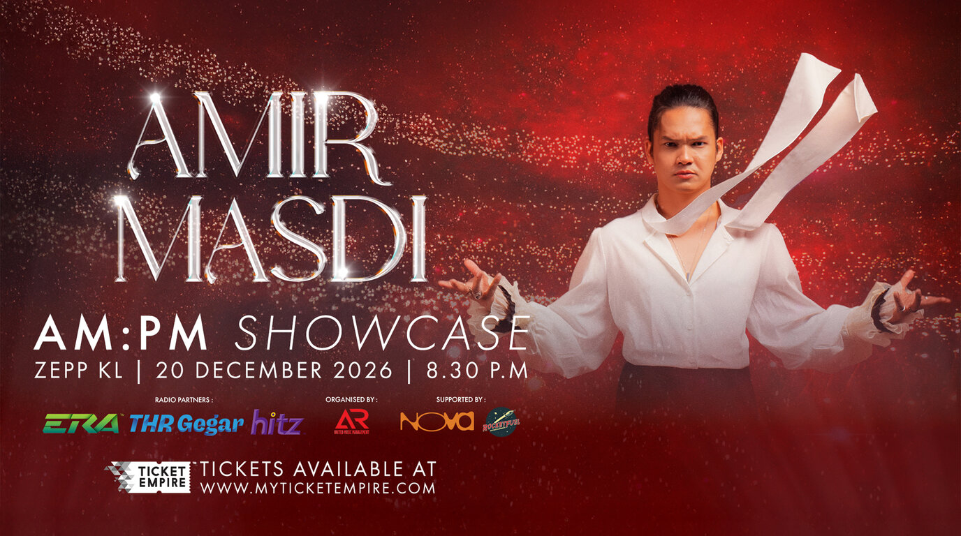 Poster promosi konsert AM:PM SHOWCASE menampilkan penyanyi Amir Masdi berbaju putih berlatar visual merah di Zepp KL